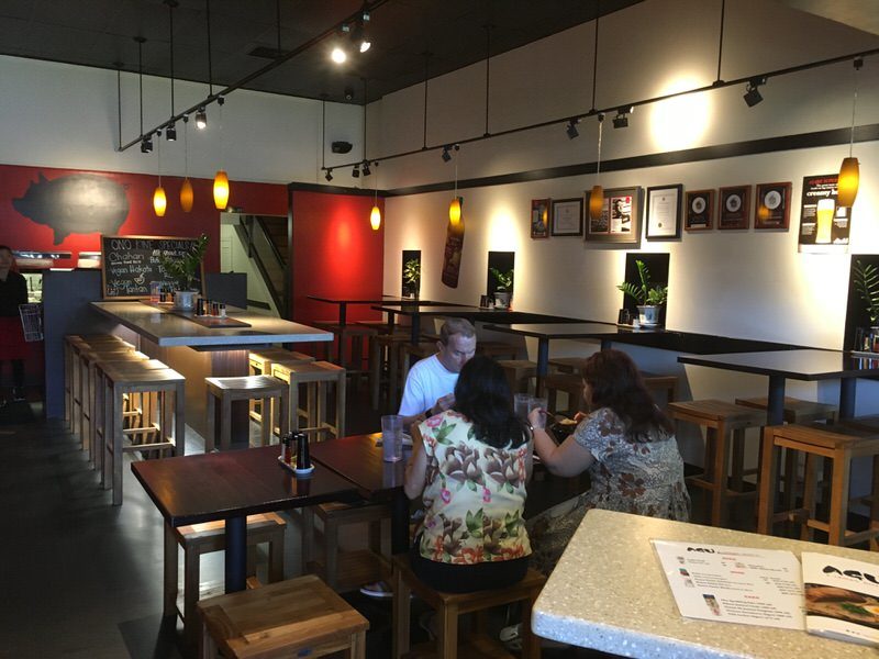 アグラーメン ワイキキ店の店内の様子