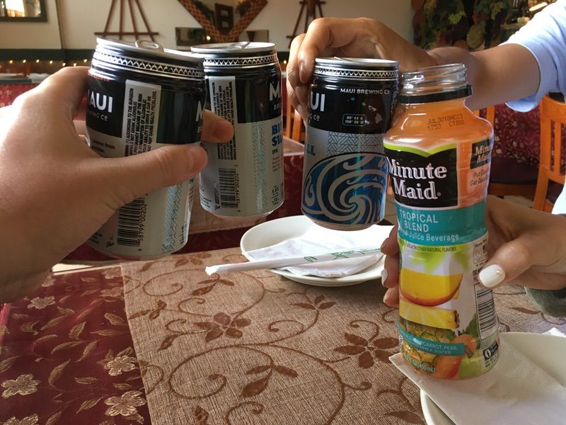 持ち込んだビールで乾杯!