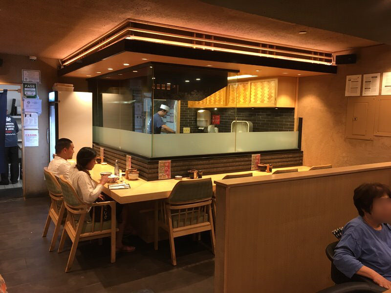 金子半之助 ハワイ店 店内の様子 カウンター席