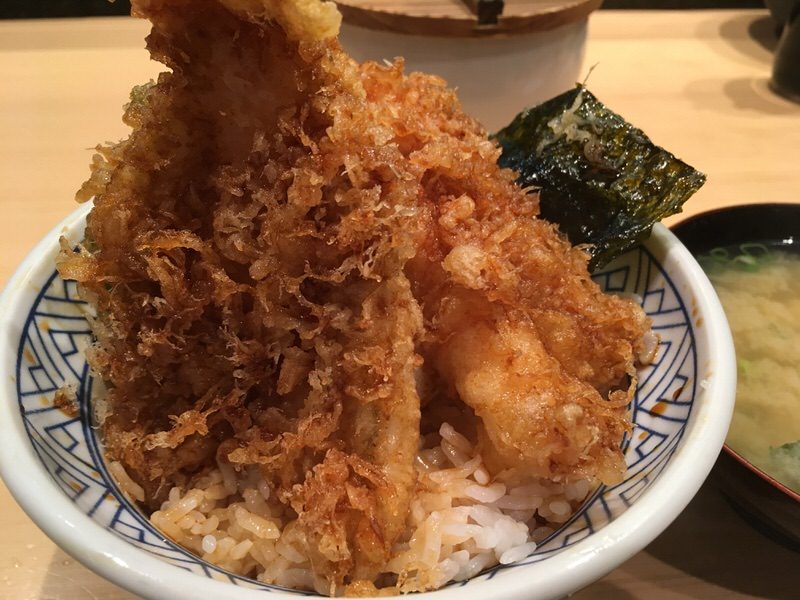 天丼(竹)にはキスの天ぷらが入っています。
