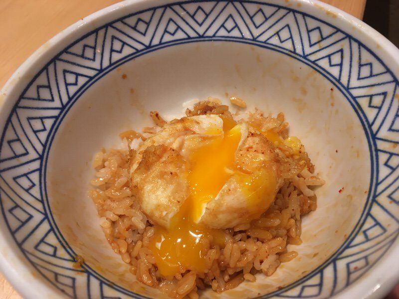 玉子の天ぷらをくずしたところ