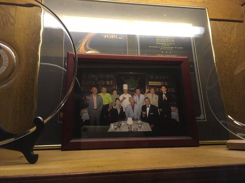 入り口に飾られた小泉元首相の写真