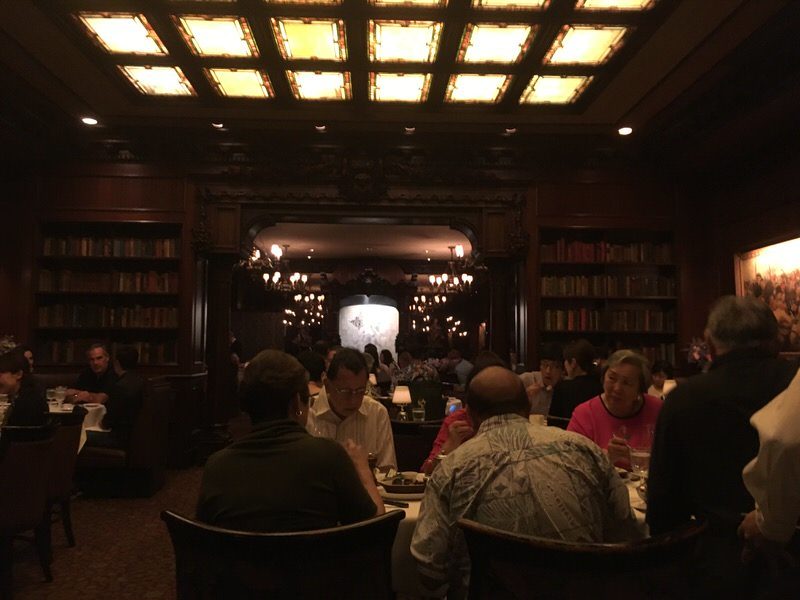 案内された席からのお店の風景