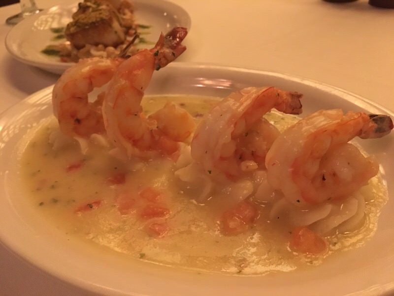 大海老のソテー ガーリック香るバターソース 数種のハーブを散りばめて 20ドル