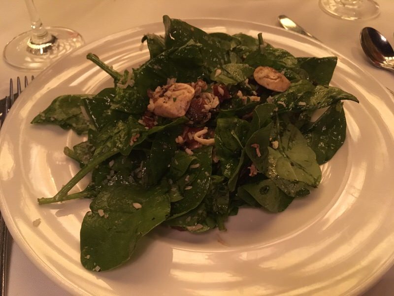 温かいホウレン草のサラダ Hy's スタイル 1人前16ドル