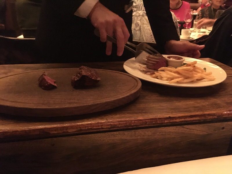 サービスでカットしてくれたフィレミニヨン