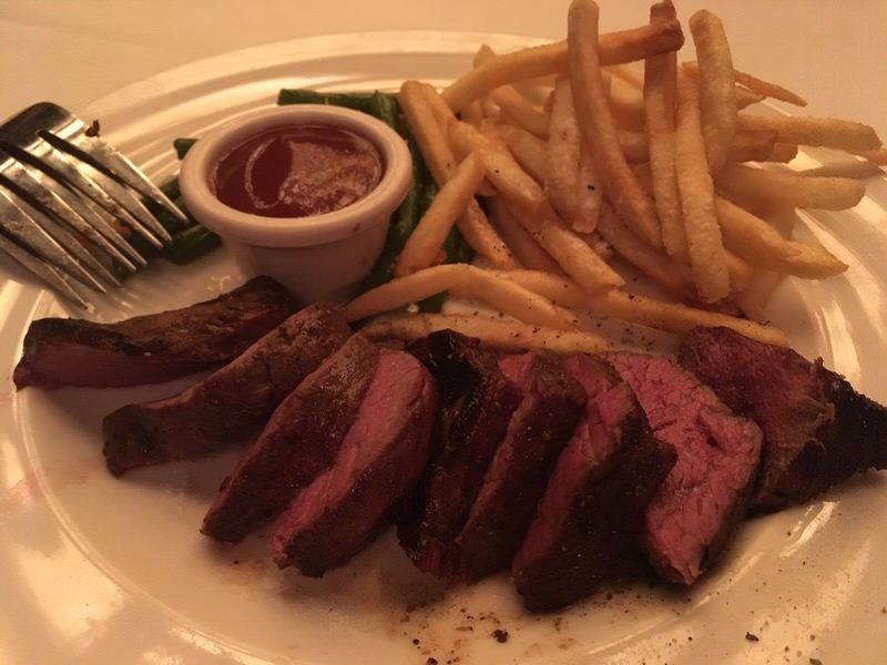 キレイにカットされたフィレミニヨン