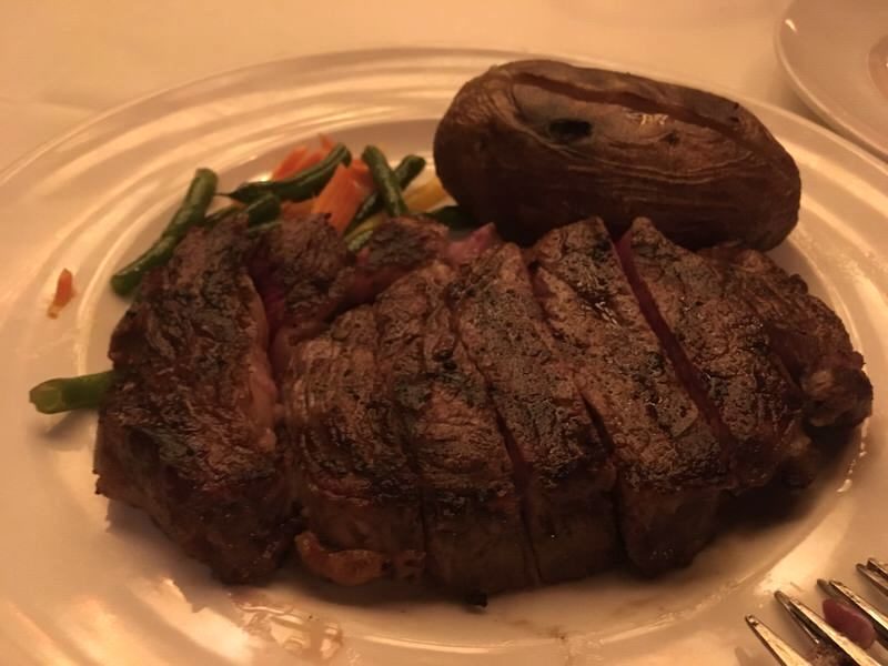 カットされたデルモニコ