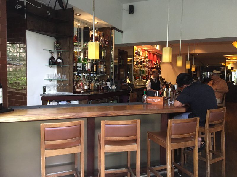 イル・ルピーノのバーカウンター