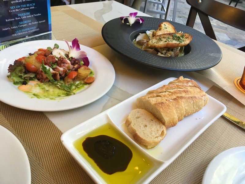 イル・ルピーノのハッピーアワーで最初に頼んだ料理