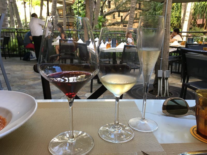 ハッピーアワーワインフライト HAPPY HOUR WINE FLIGHT 12ドル