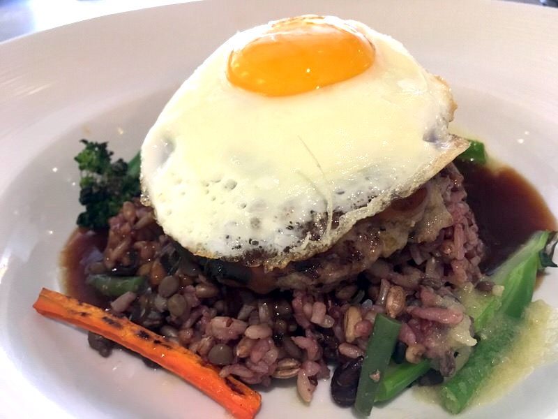 HEAVENLY'S Organic Veggie & Beans Loco Moco 16.5ドル