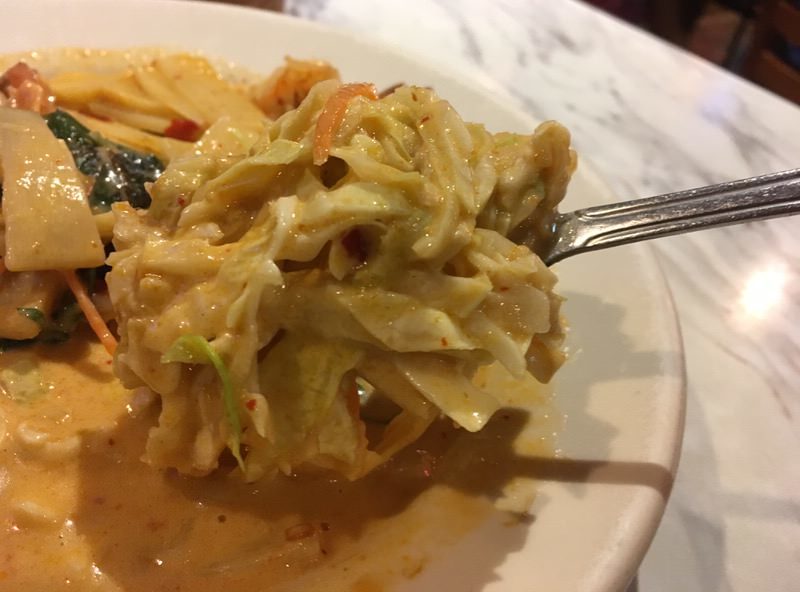 まさかの千切りキャベツ入り!