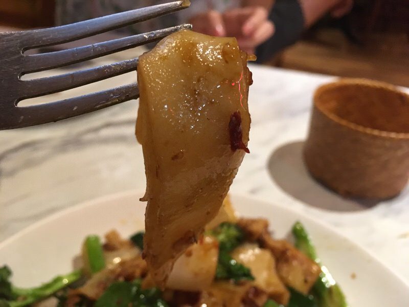 もちもちな食感がグッドな幅広麺