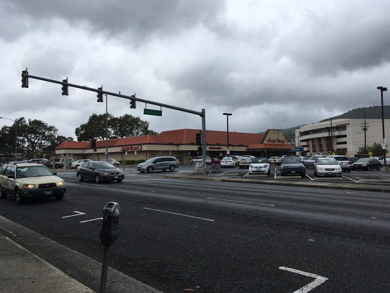 道路反対にあるロングスドラッグス