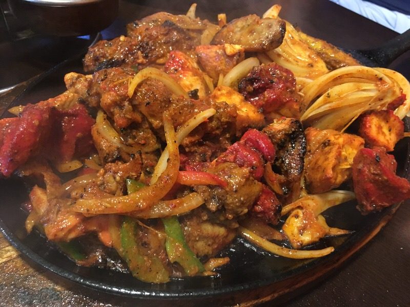 10. ASSORTED MIXED TANDOORI PLATTER 13.99ドル