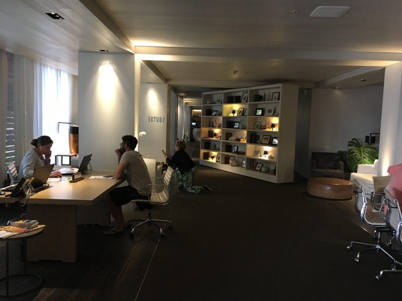 ザ・モダン・ホノルル 1階の様子