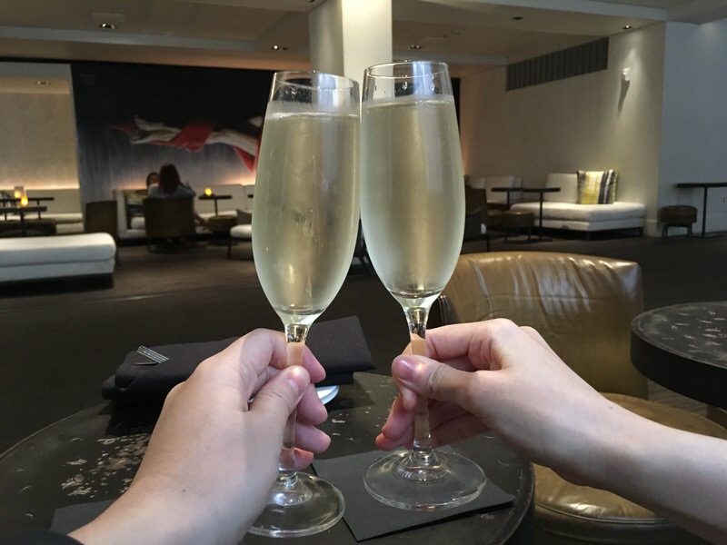 プロセッコ 8ドル (通常12ドル)で乾杯！