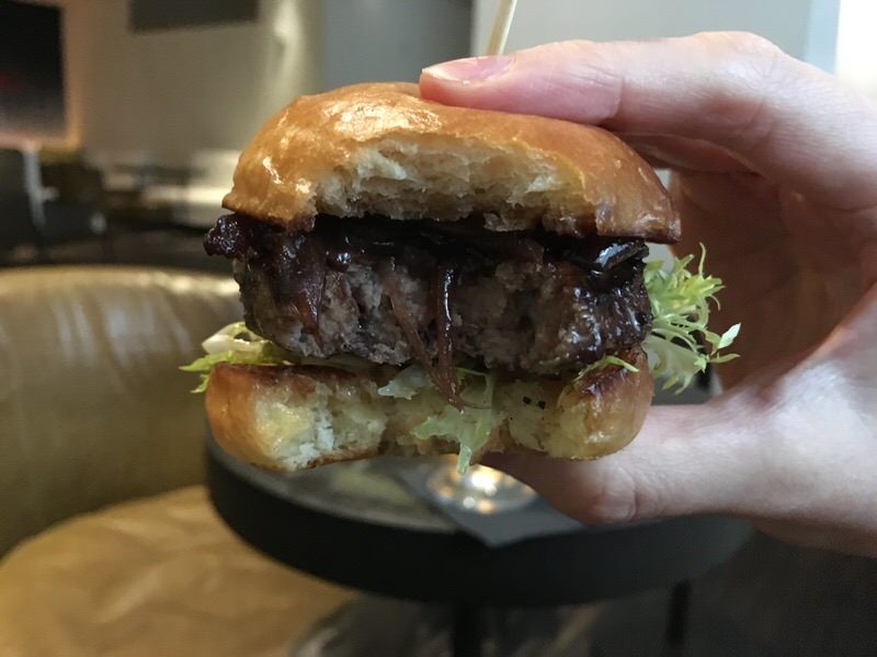 Wagyu & Foie Slidersの断面