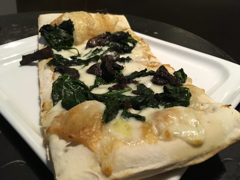 Flat Bread Tri Fungi 10ドル (通常13ドル)