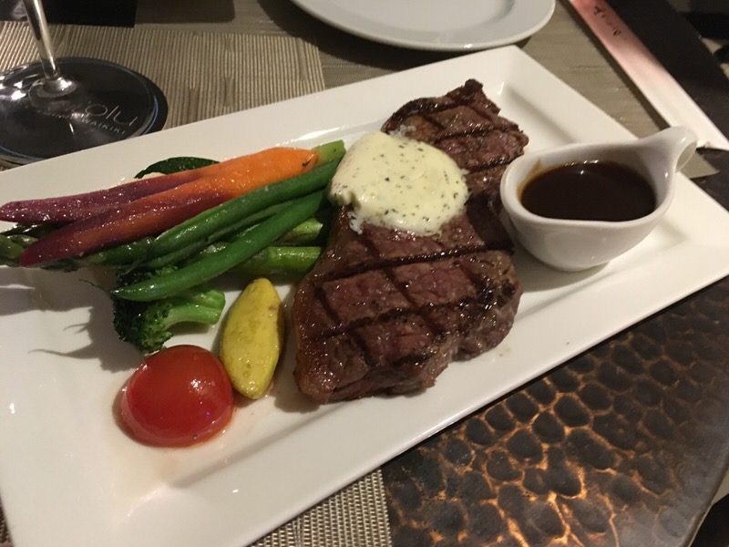 ニューヨーク・ストリップ・ロイン・ステーキ 8oz 14ドル (通常28ドル)