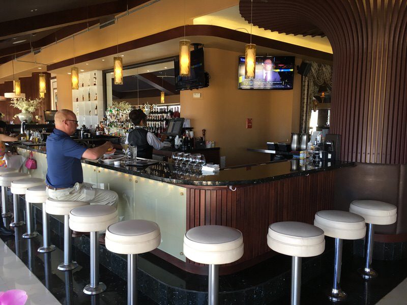 シグネチャーのカウンター席