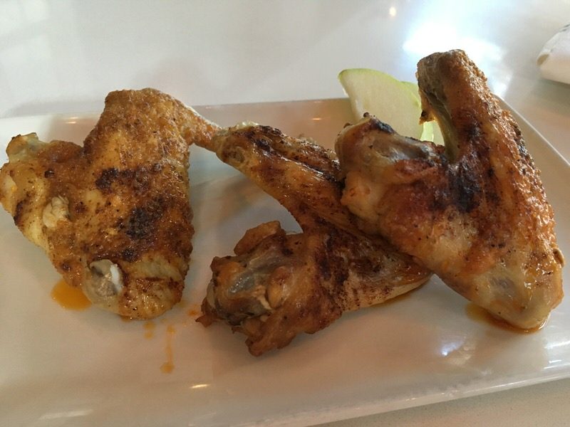 スモークハウスチキンウィング Smoke House Chicken Wings 8ドル