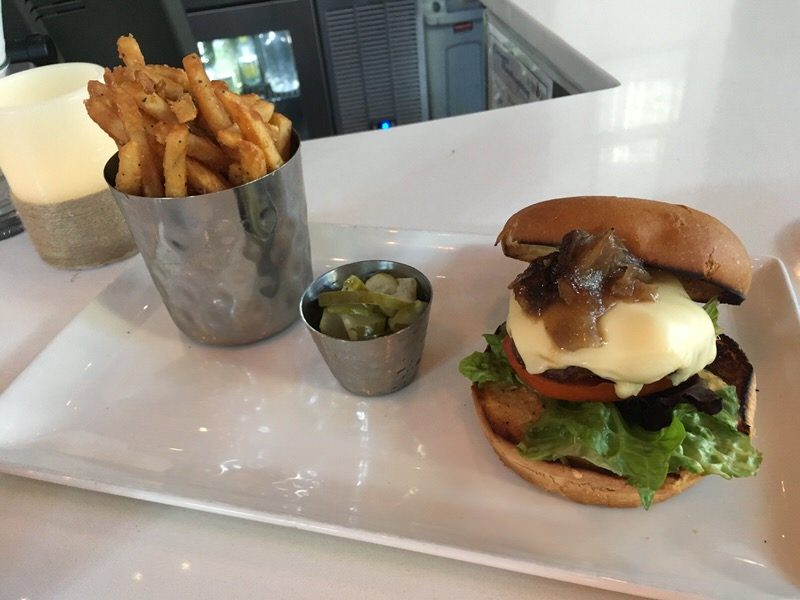 バーガー&フライ Burger & Fries 12ドル