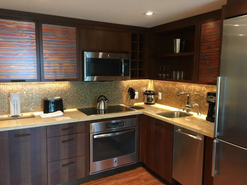 木目調のフルキッチン