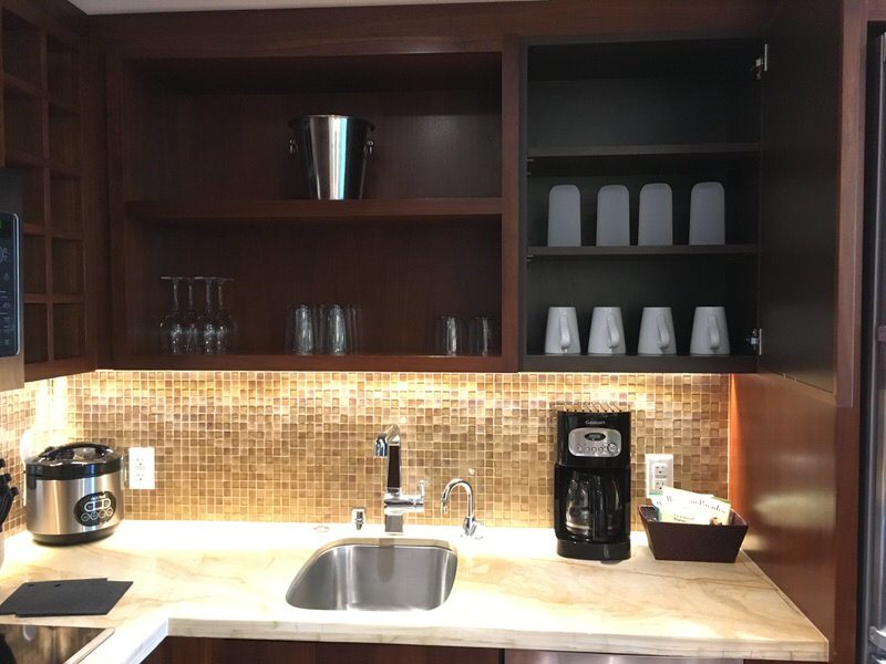 コップやワイングラスも充実