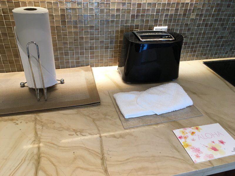 トースターとキッチンペーパー