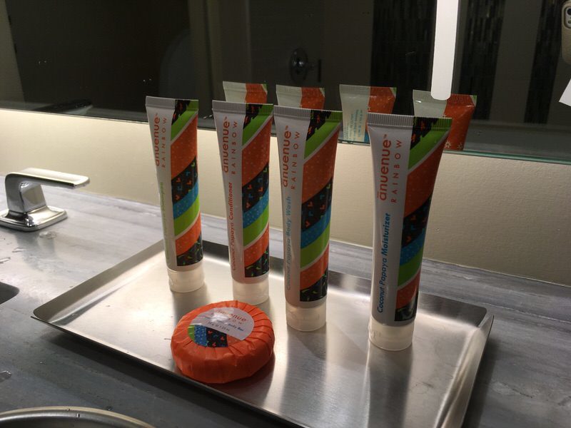 レインボーカラーがおしゃれなアメニティ