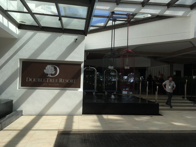 ダブルツリー・バイ・ヒルトン ホテル ペナン エントランス