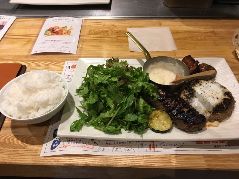 ご飯は大盛り無料！