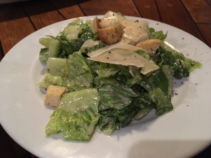 シーザードレッシングがしっかりかかったシーザーサラダ