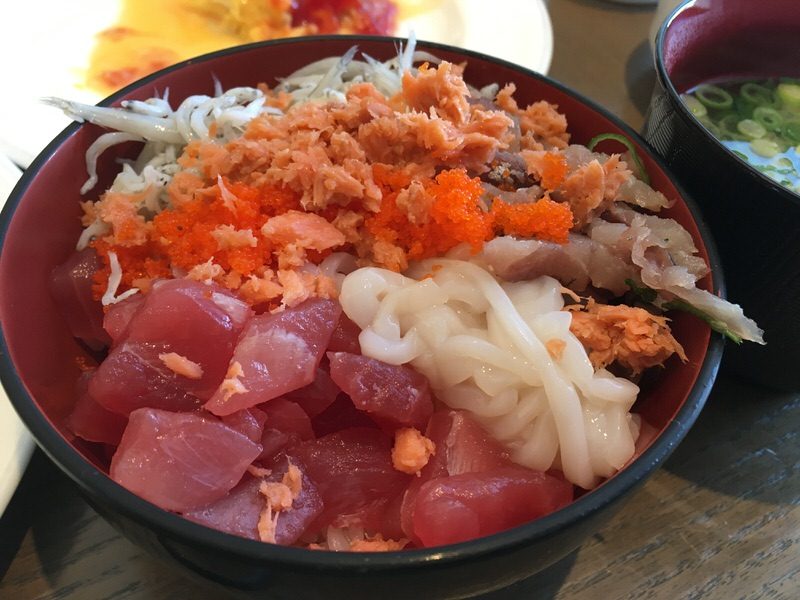 ヒルトン小田原の朝食ブッフェで作った勝手丼