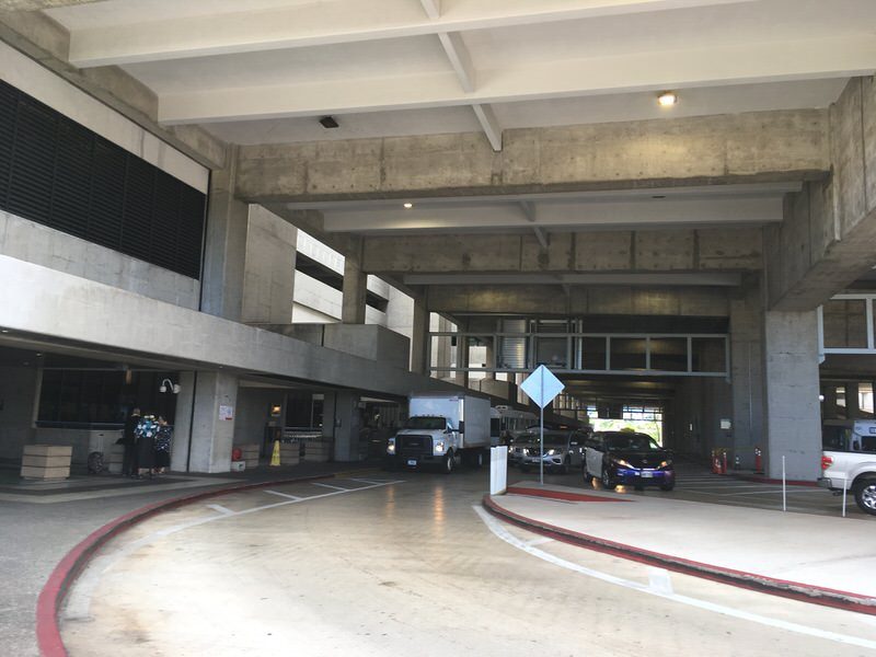 ホノルル国際空港2F 見えてきた国内線ターミナル