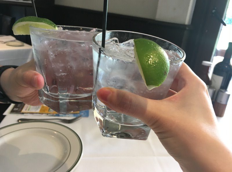 7ドルのジントニックで乾杯！