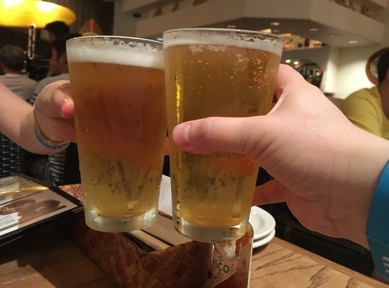 ロングボード・ラガー(生ビール) 6.5ドルで乾杯!