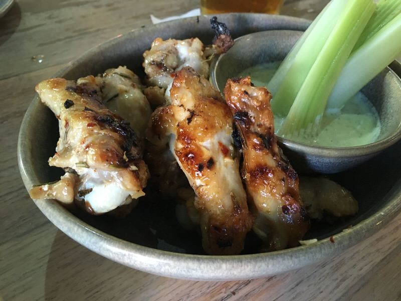 半額のOven Roasted Wings 8.5ドル