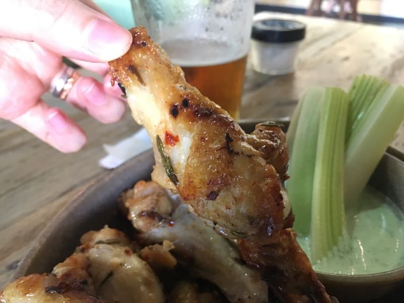 半額のOven Roasted Wings 8.5ドル