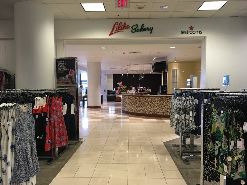 メーシーズ3階にあるリリハベーカリーの入り口
