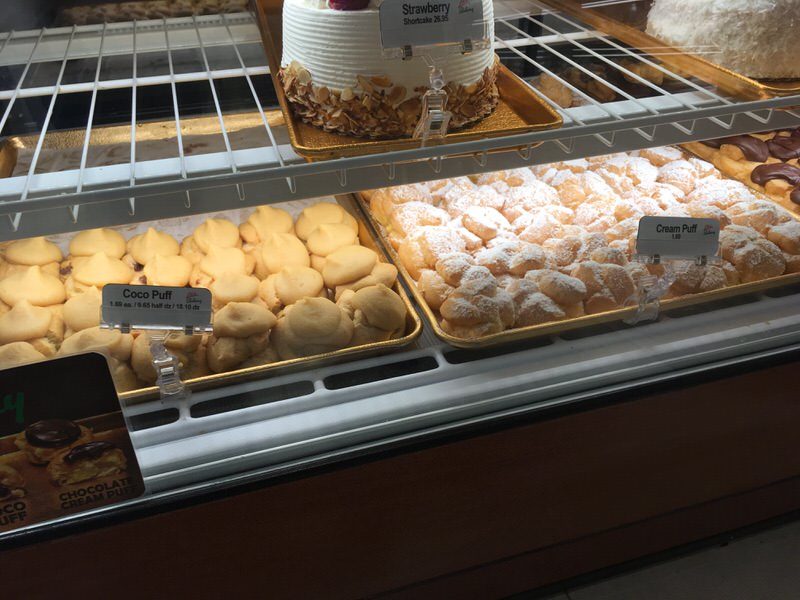 購入したココパフとクリームパフ 各1.69ドル