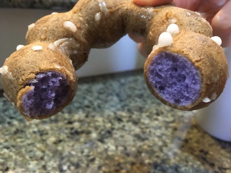 中身が紫色のポイドーナツ