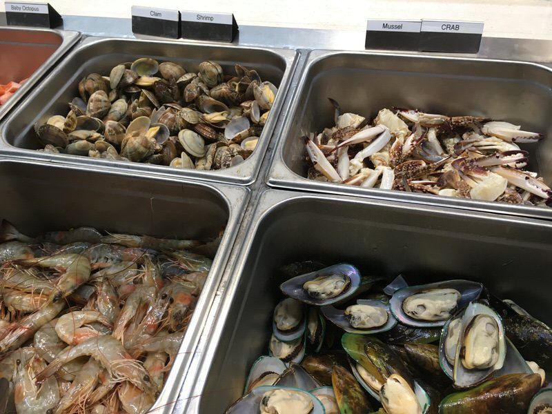 カニ、ムール貝、アサリ、エビ、タコなどが取り放題!