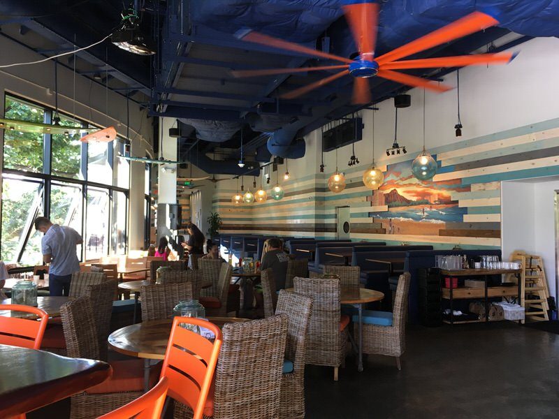 ショアファイヤー(shorefyre)の店内