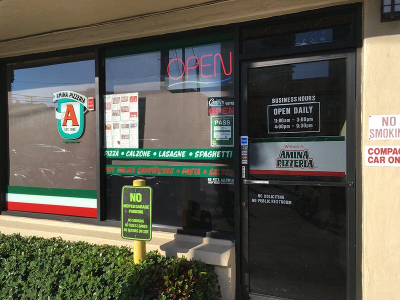 アミーナピッツェリアのお店入り口