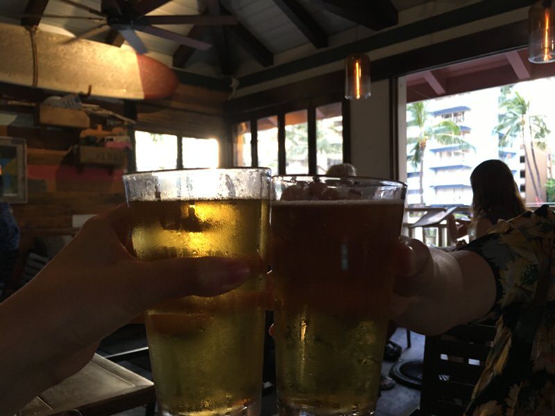 生のロングボードラガー 6.5ドルで乾杯！