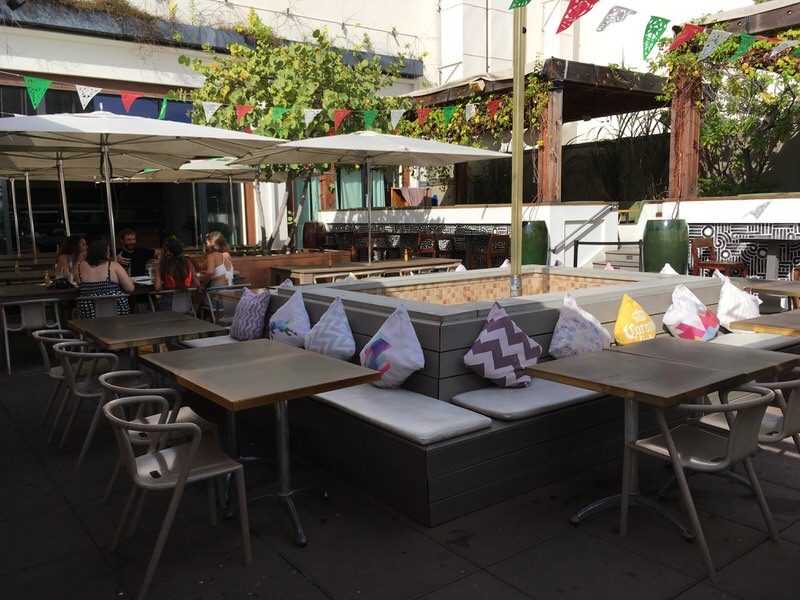 BUHOの開放的な店内