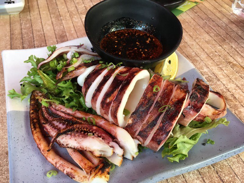 大イカの姿焼き 9ドル